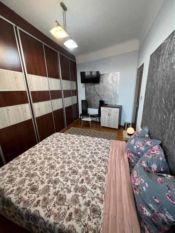 Jednosci Hostel ジェロナ・グラ エクステリア 写真