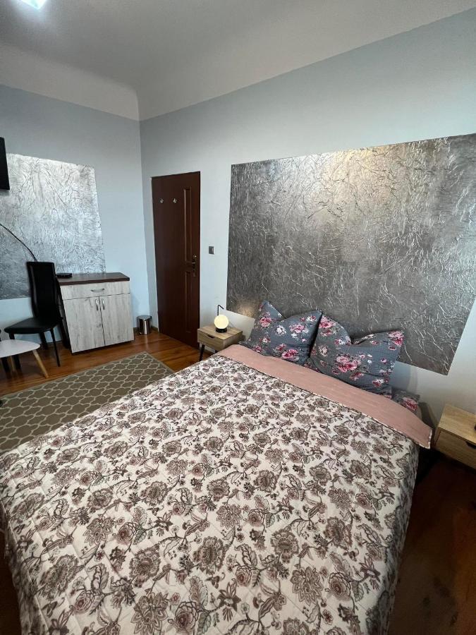 Jednosci Hostel ジェロナ・グラ エクステリア 写真